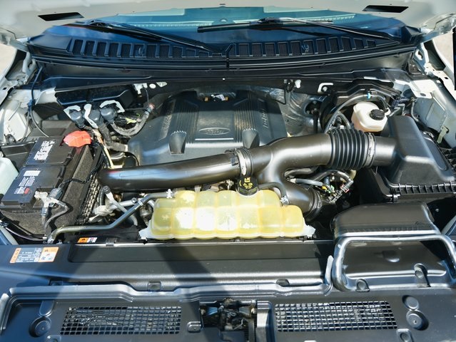 2020 Ford Expedition Limited Image 6 of 43