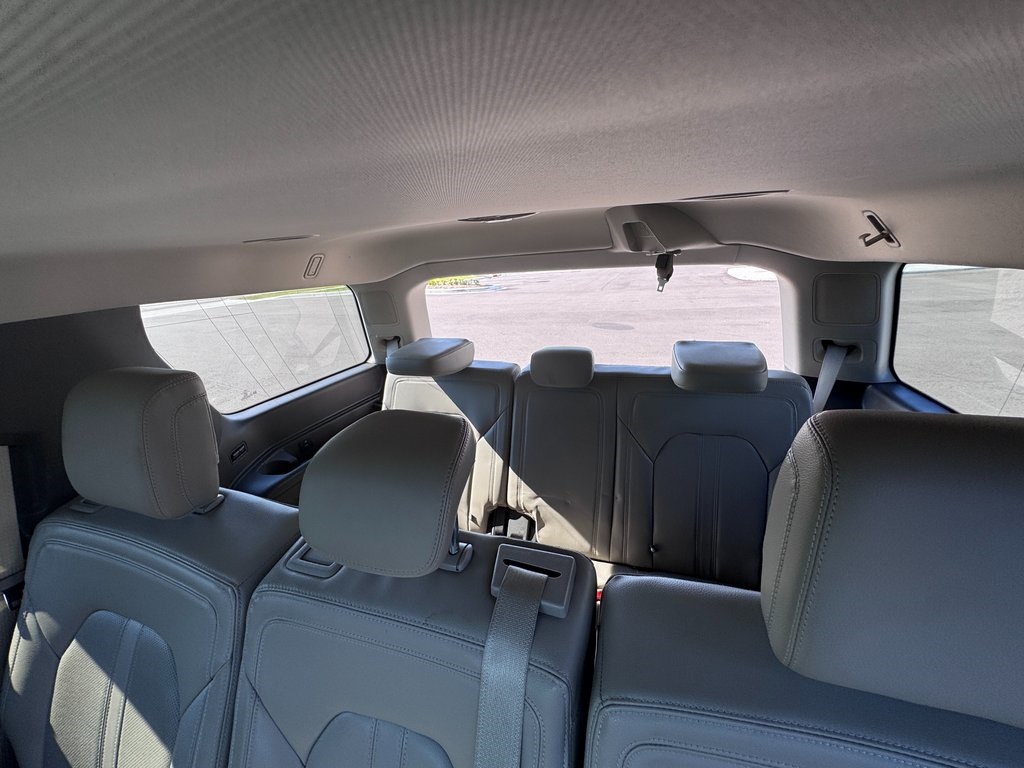 2020 Ford Expedition Limited Image 17 of 35