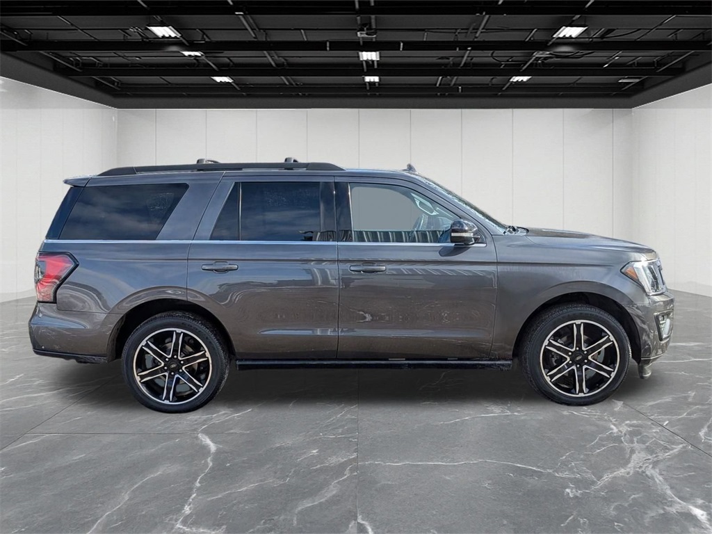 2020 Ford Expedition Limited Image 4 of 35