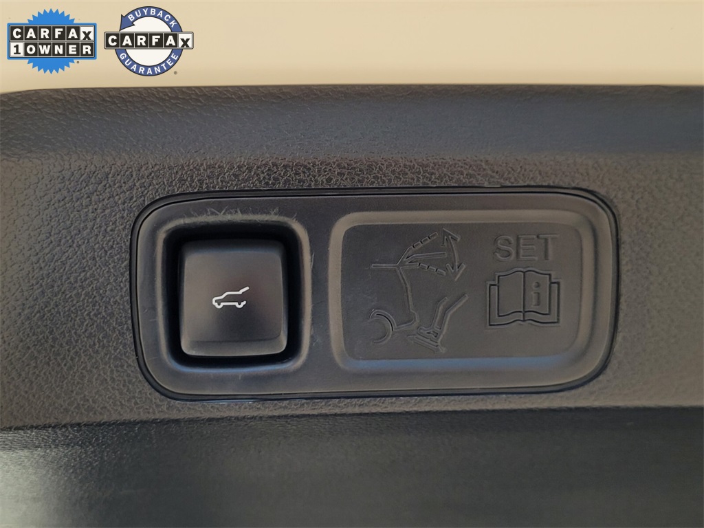 Vehicle image 37 of 48