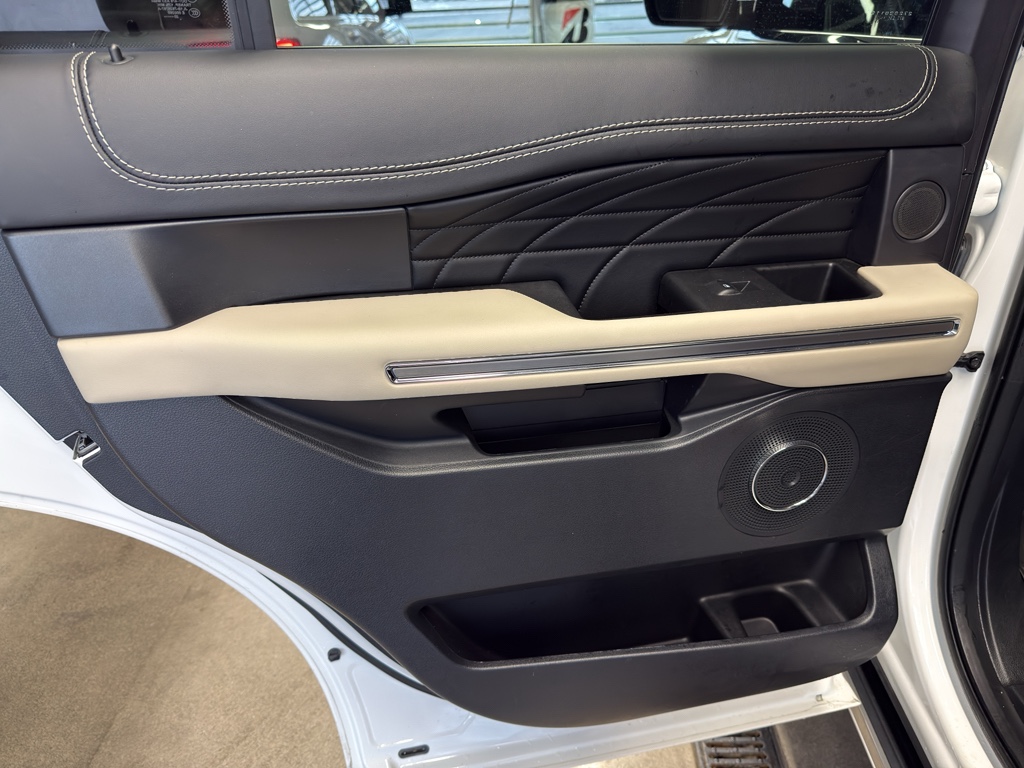 2020 Ford Expedition Platinum Image 23 of 39