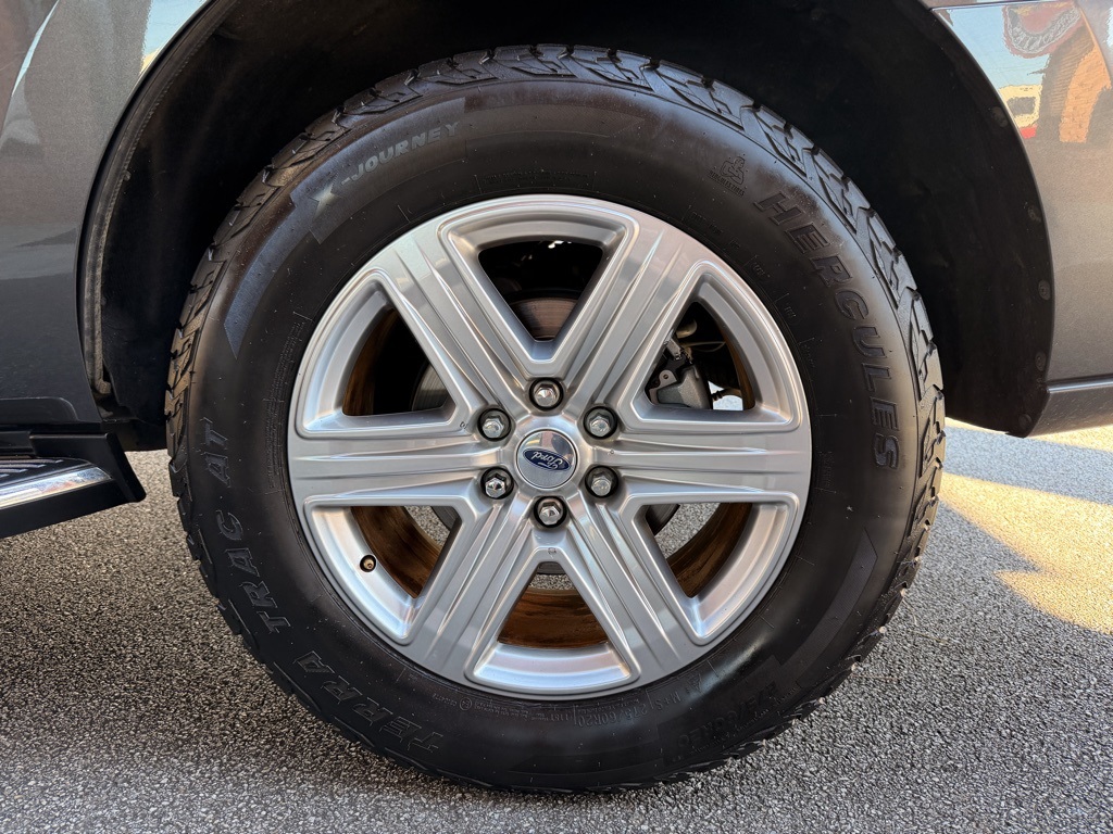 2020 Ford Expedition XLT Image 5 of 31