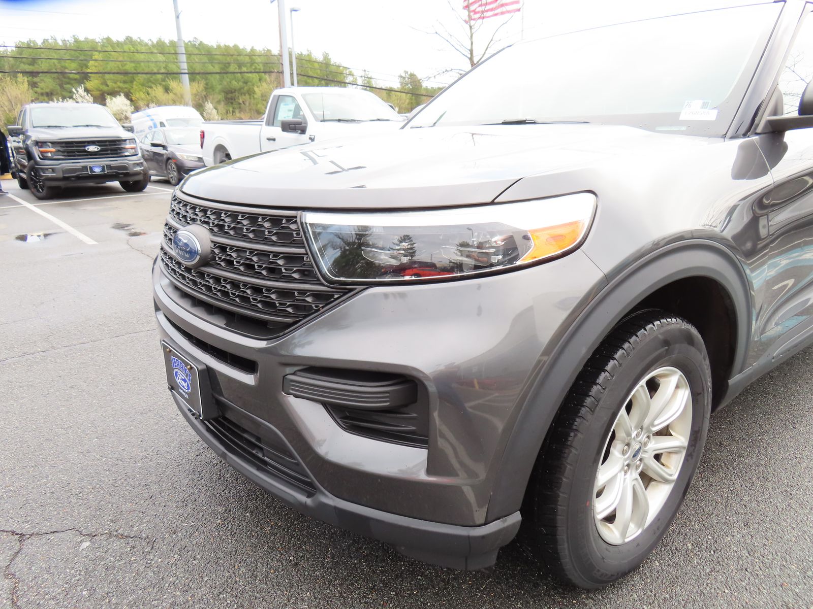 2020 Ford Explorer Base Image 2 of 32