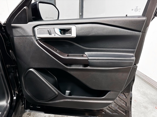 Vehicle image 24 of 27