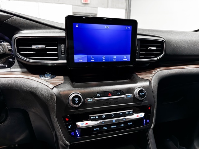 Vehicle image 14 of 27
