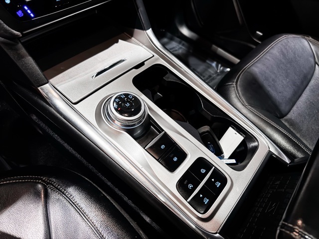 Vehicle image 17 of 27