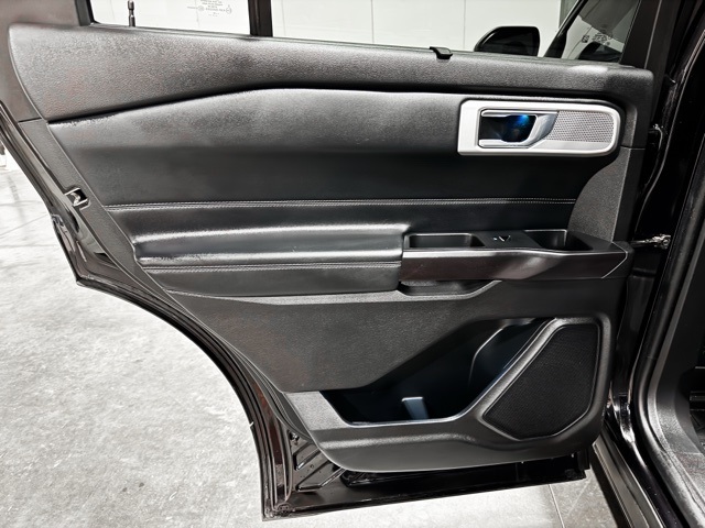 Vehicle image 19 of 27
