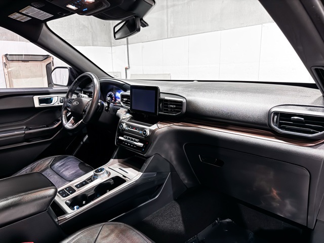 Vehicle image 26 of 27
