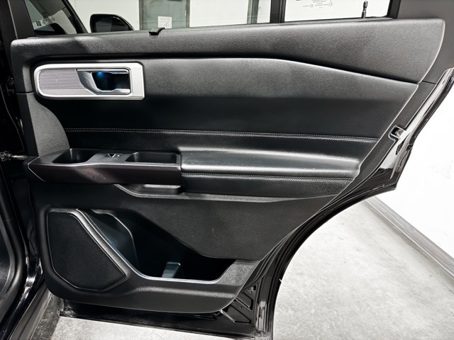 Vehicle image 22 of 27