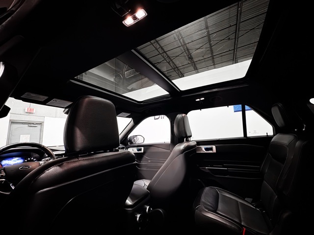 Vehicle image 21 of 27