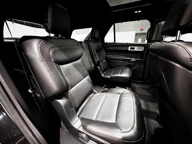 Vehicle image 23 of 27