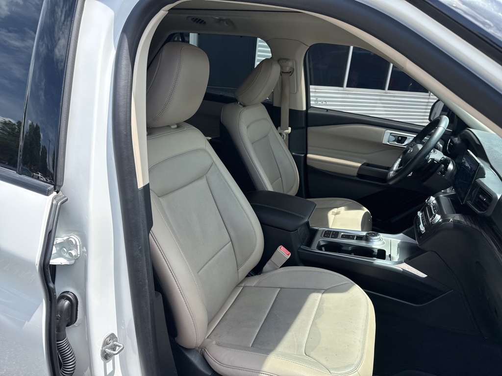 Vehicle image 10 of 30