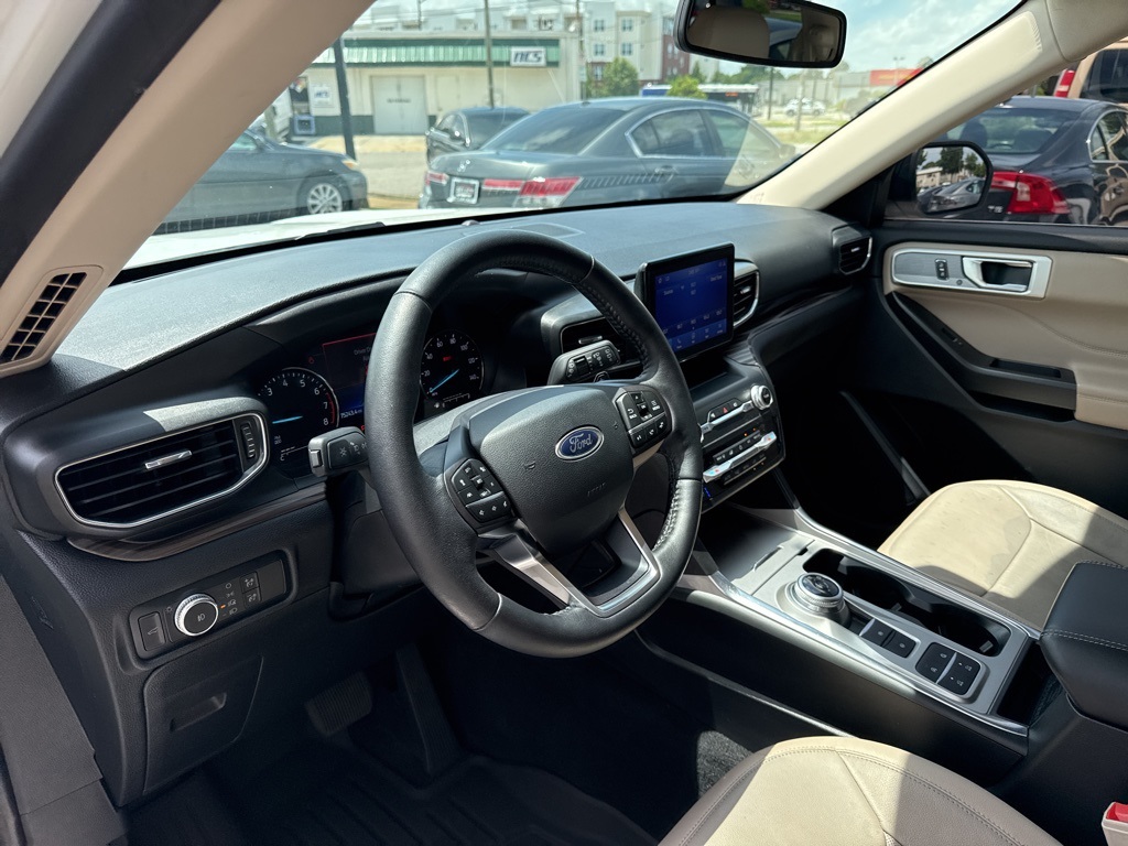 Vehicle image 18 of 30