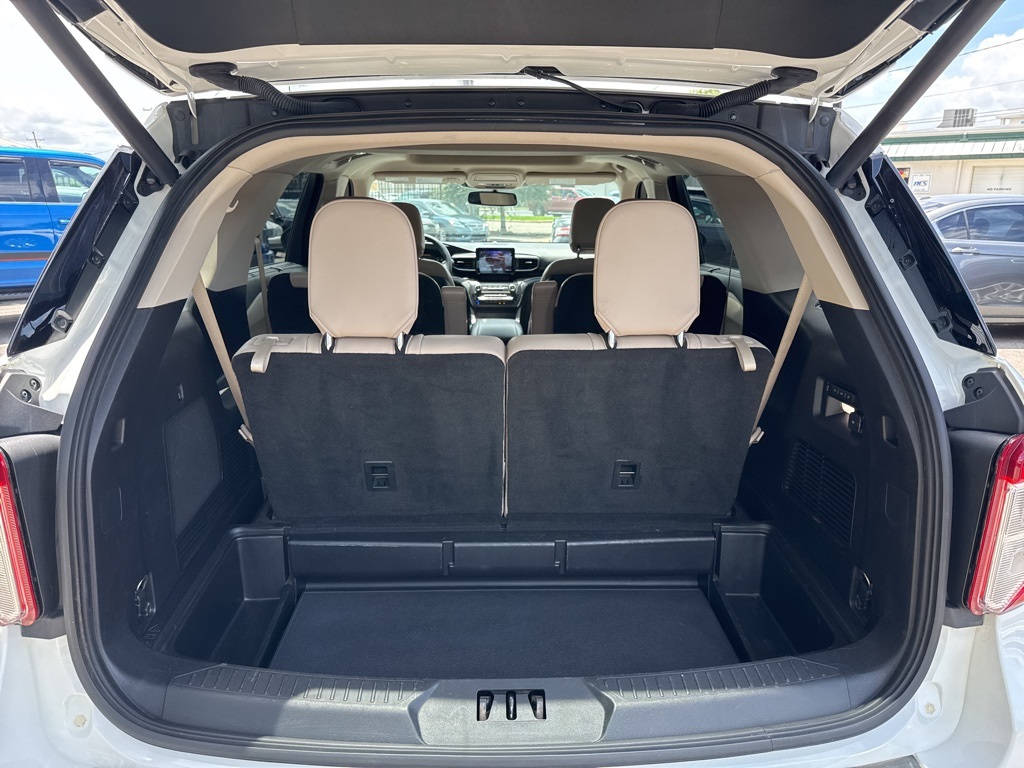 Vehicle image 8 of 30