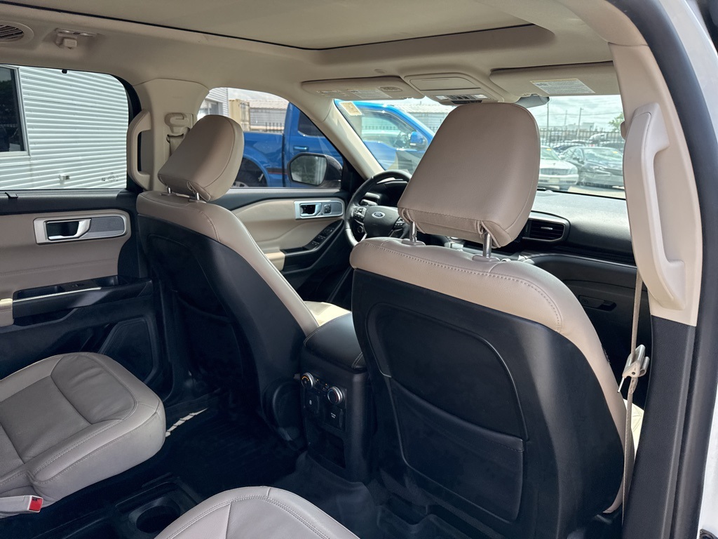 Vehicle image 13 of 30