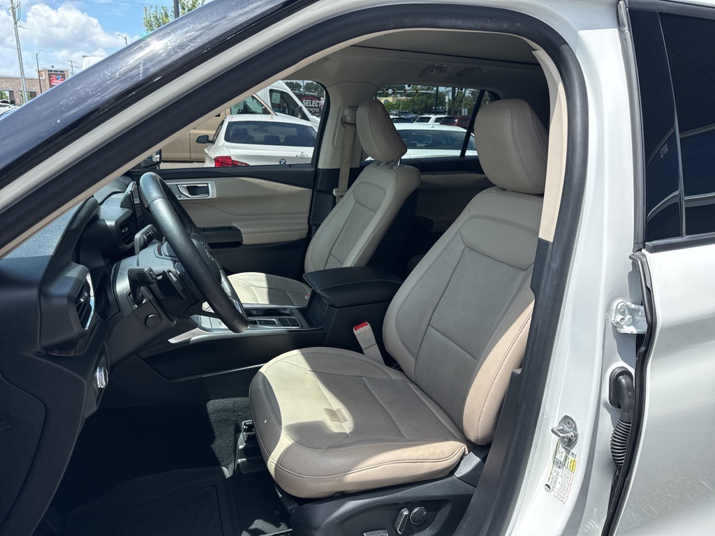 Vehicle image 12 of 30