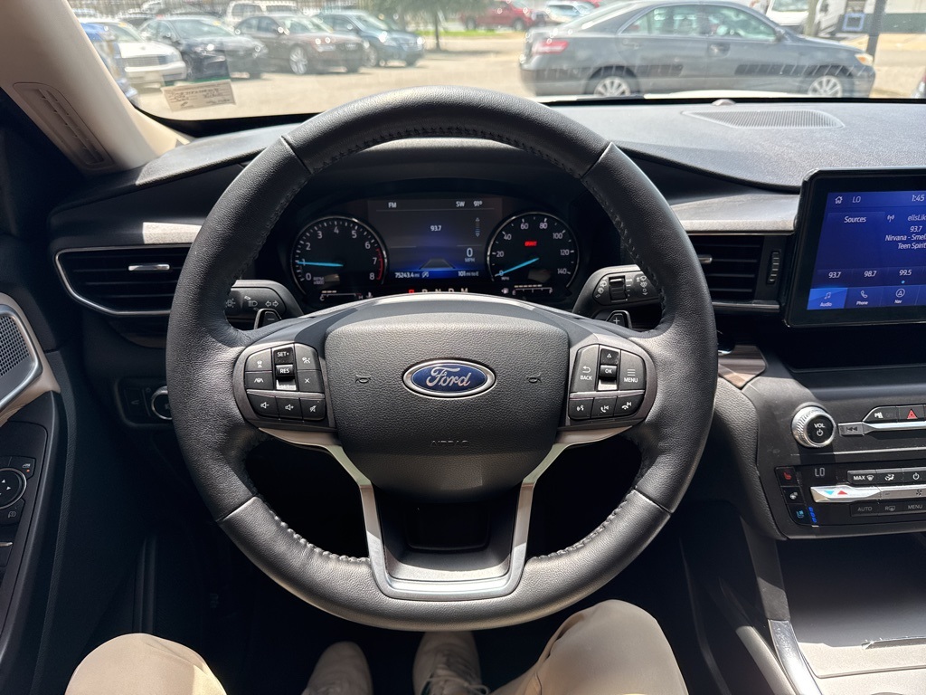 Vehicle image 22 of 30
