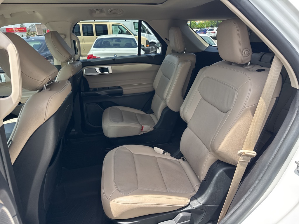 Vehicle image 14 of 30
