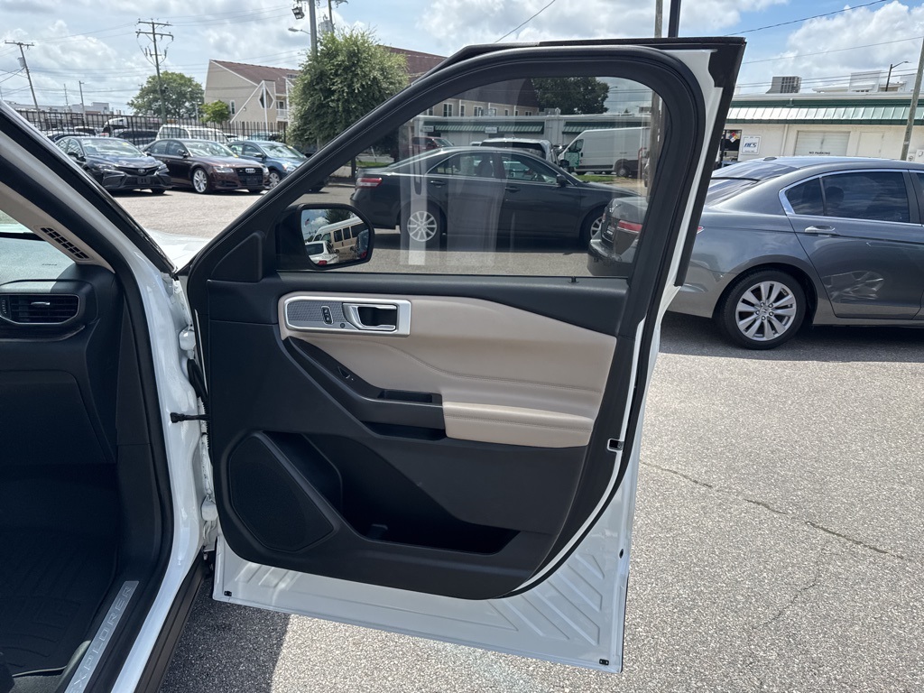 Vehicle image 20 of 30