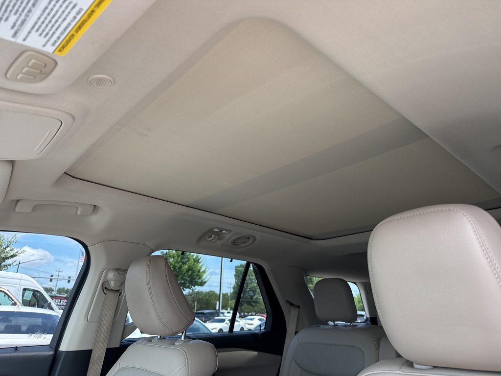 Vehicle image 16 of 30