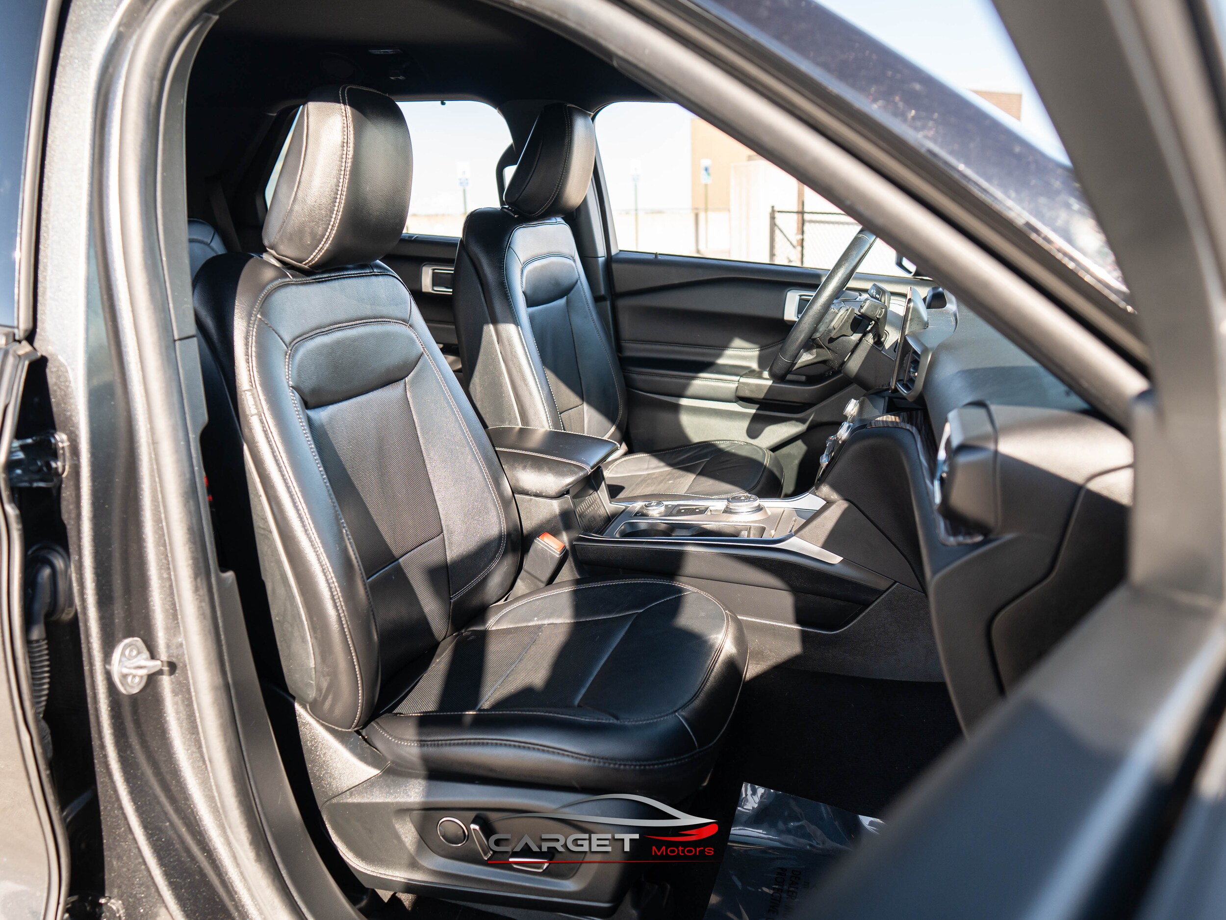 Vehicle image 17 of 53