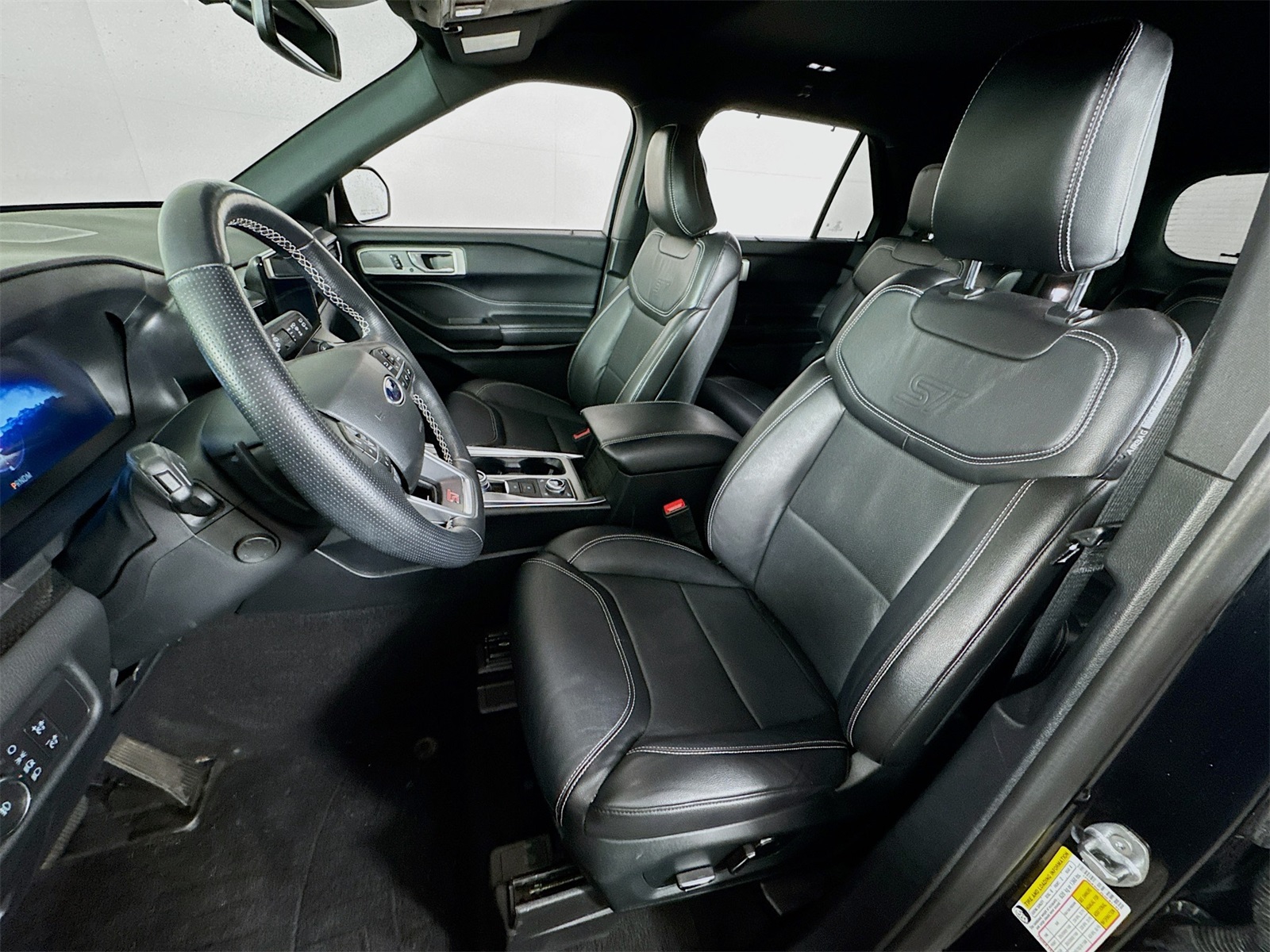 Vehicle image 10 of 22