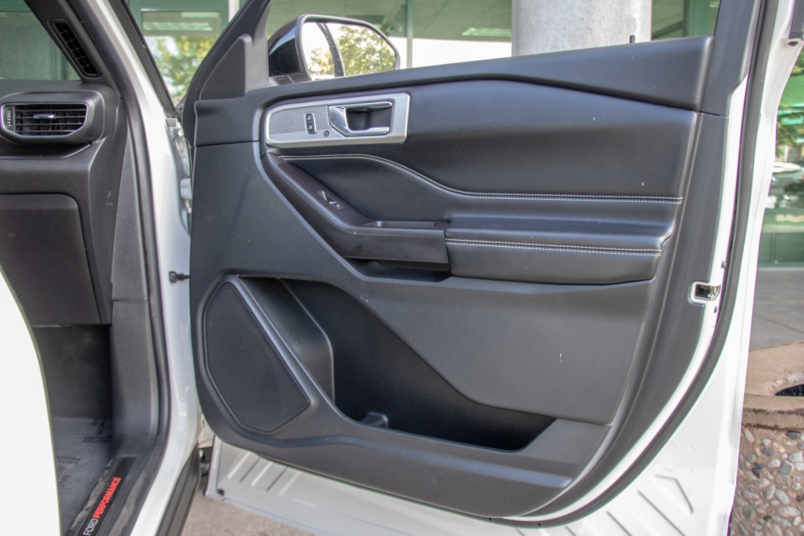 Vehicle image 17 of 26