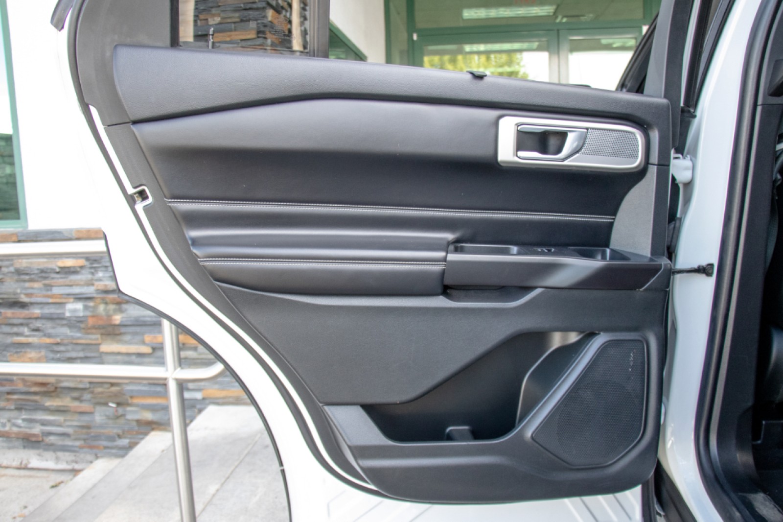 Vehicle image 18 of 26