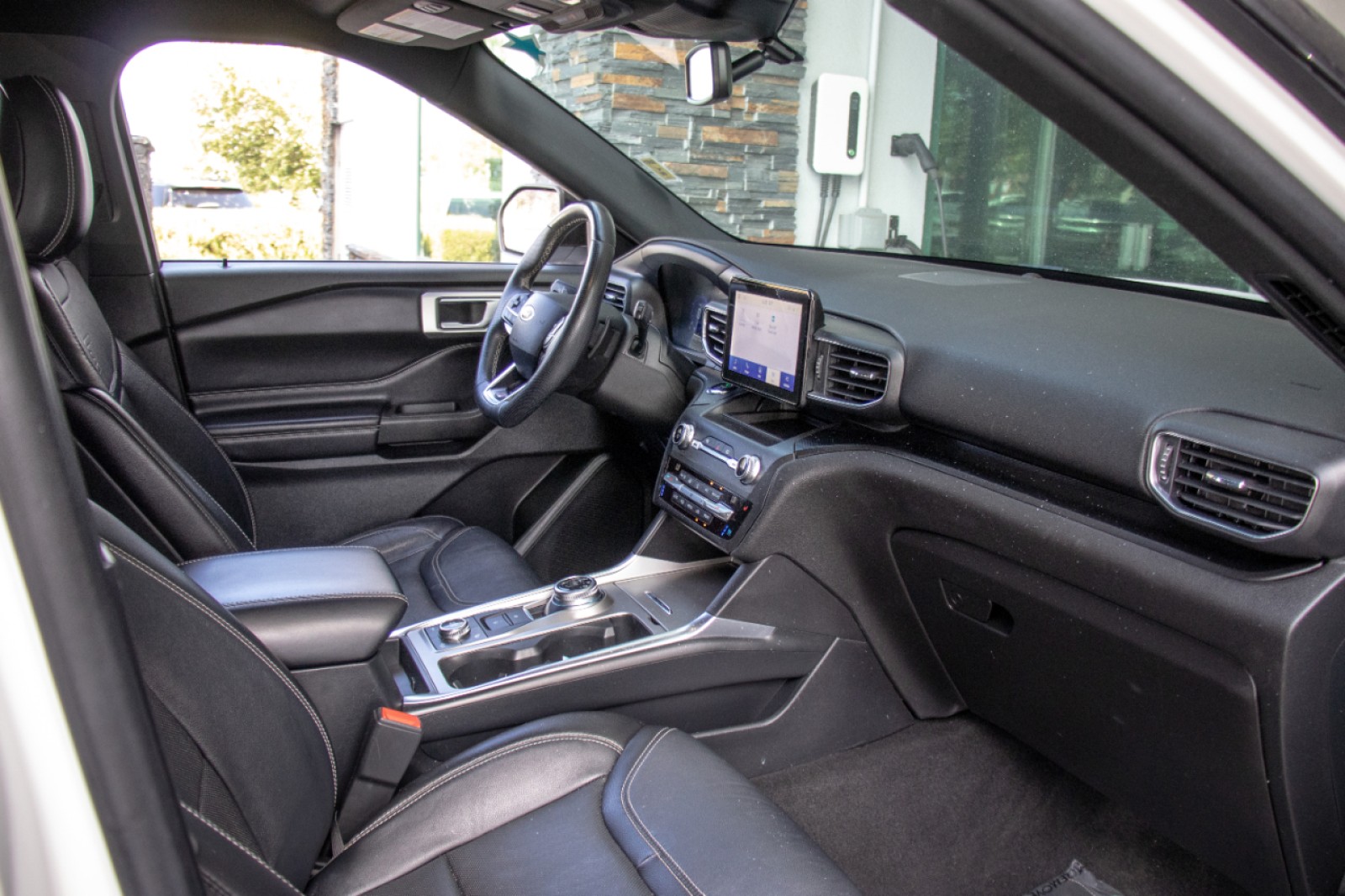 Vehicle image 15 of 26
