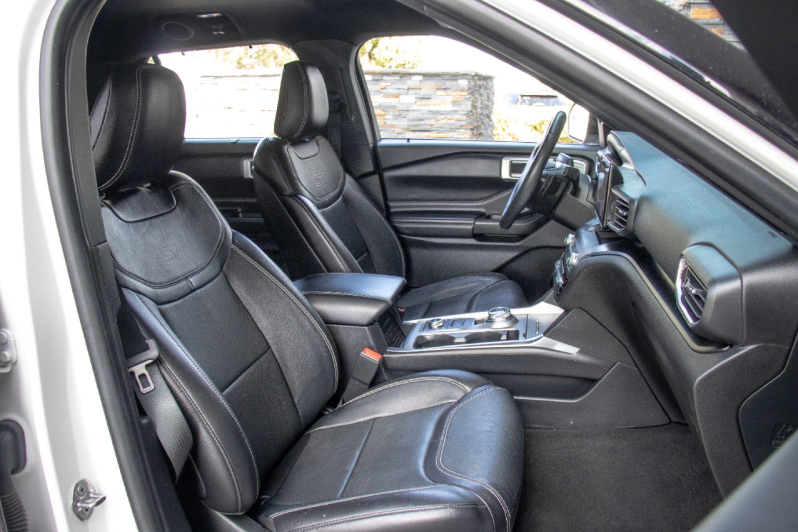 Vehicle image 16 of 26