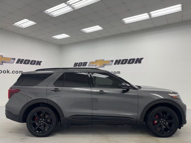 2020 Ford Explorer ST Image 3 of 40