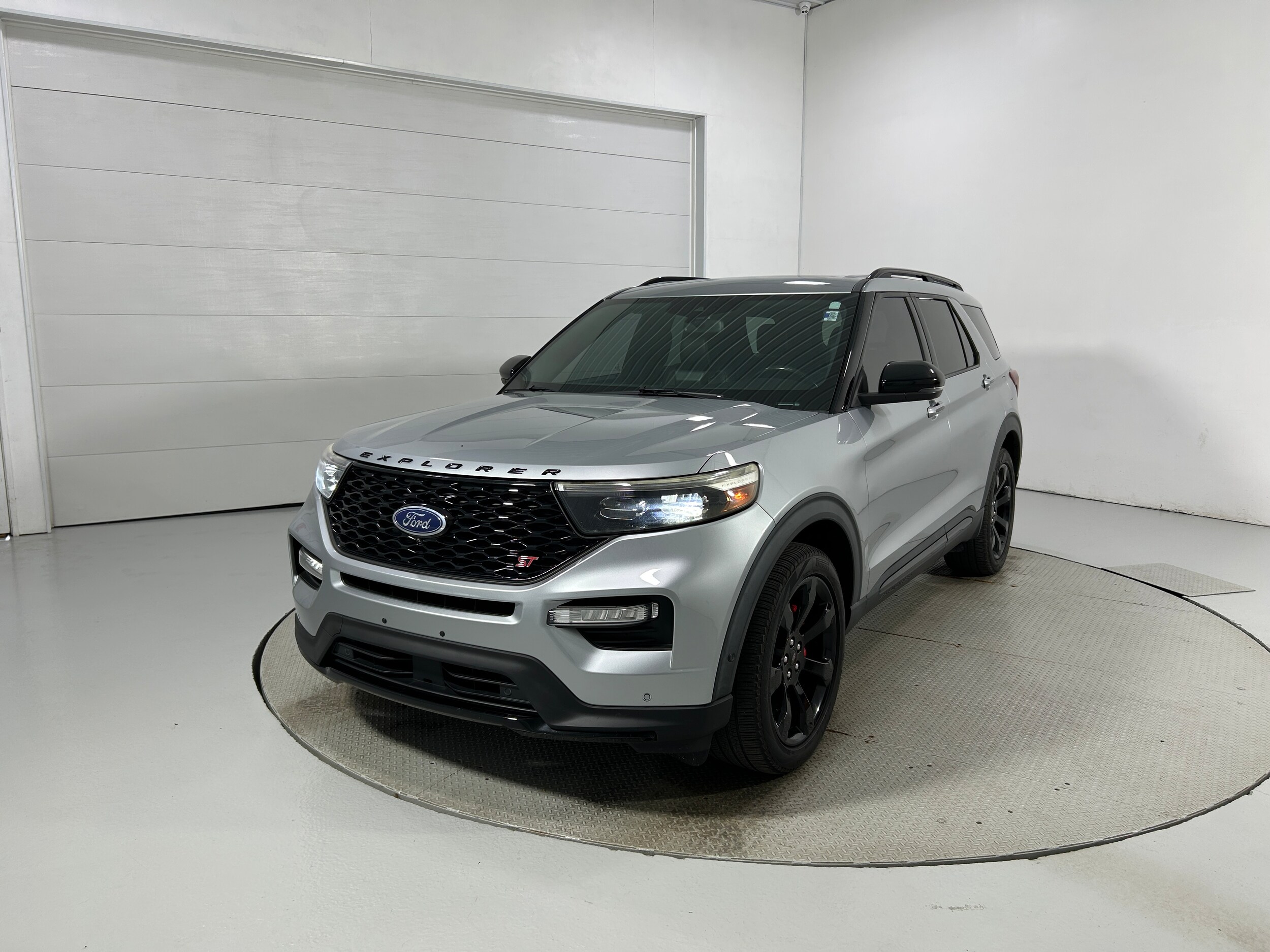 2020 Ford Explorer ST Image 1 of 43