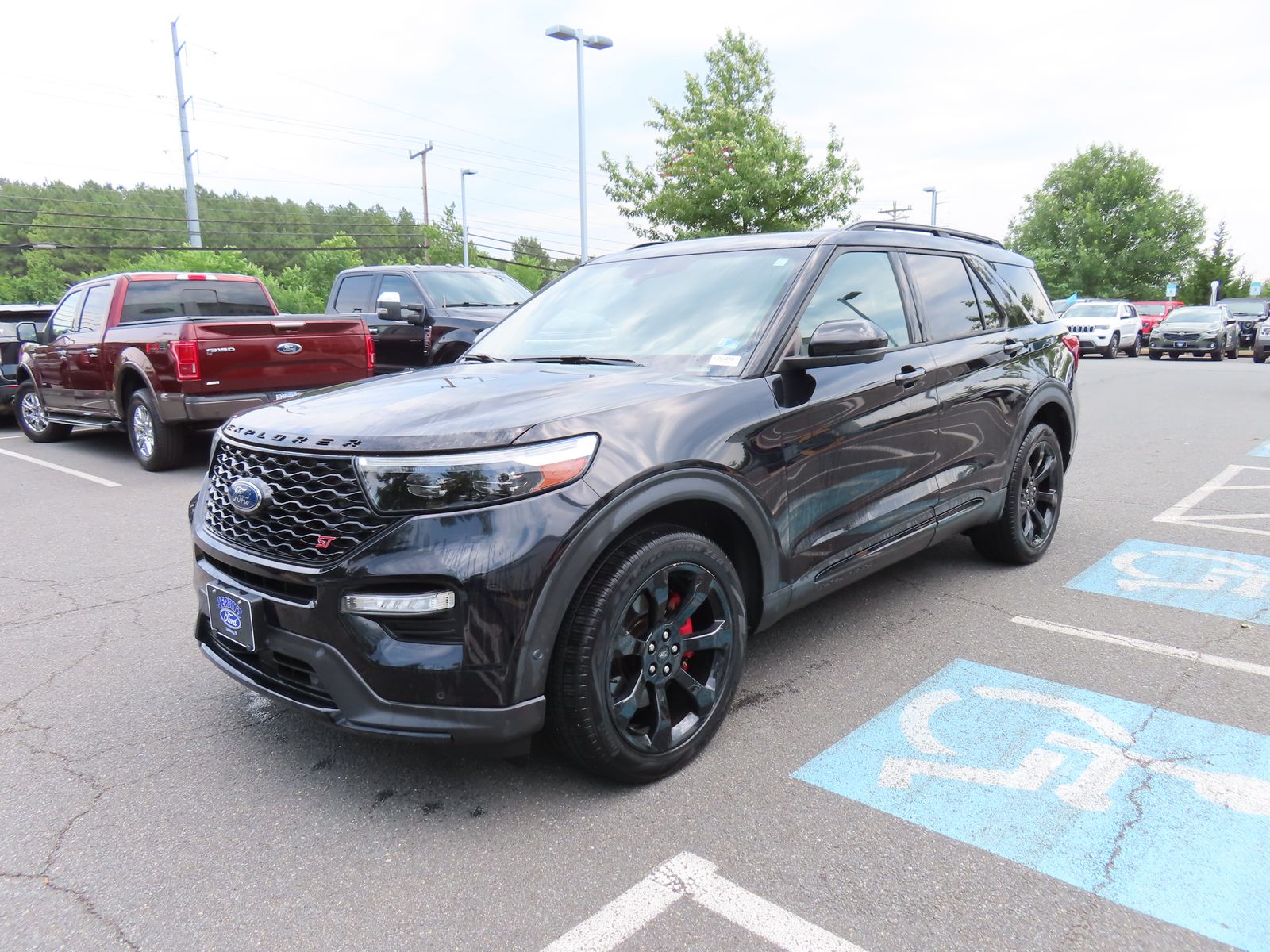 2020 Ford Explorer ST Image 1 of 38