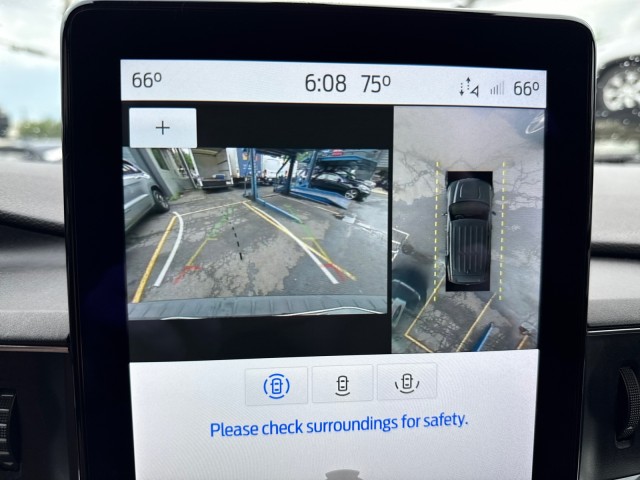Vehicle image 25 of 46