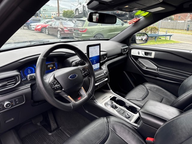 Vehicle image 17 of 46
