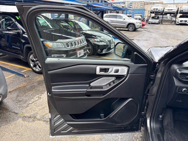 Vehicle image 42 of 46