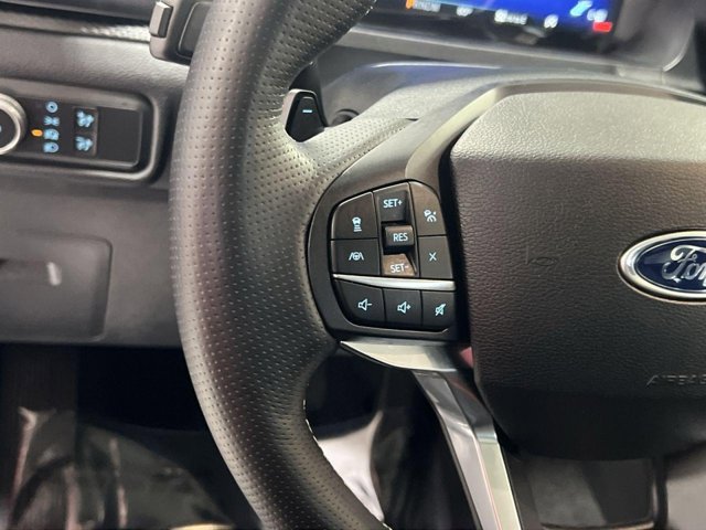 Vehicle image 17 of 38