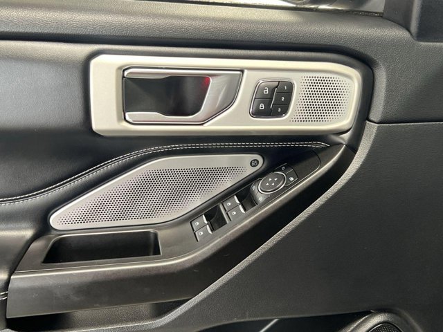 Vehicle image 22 of 38