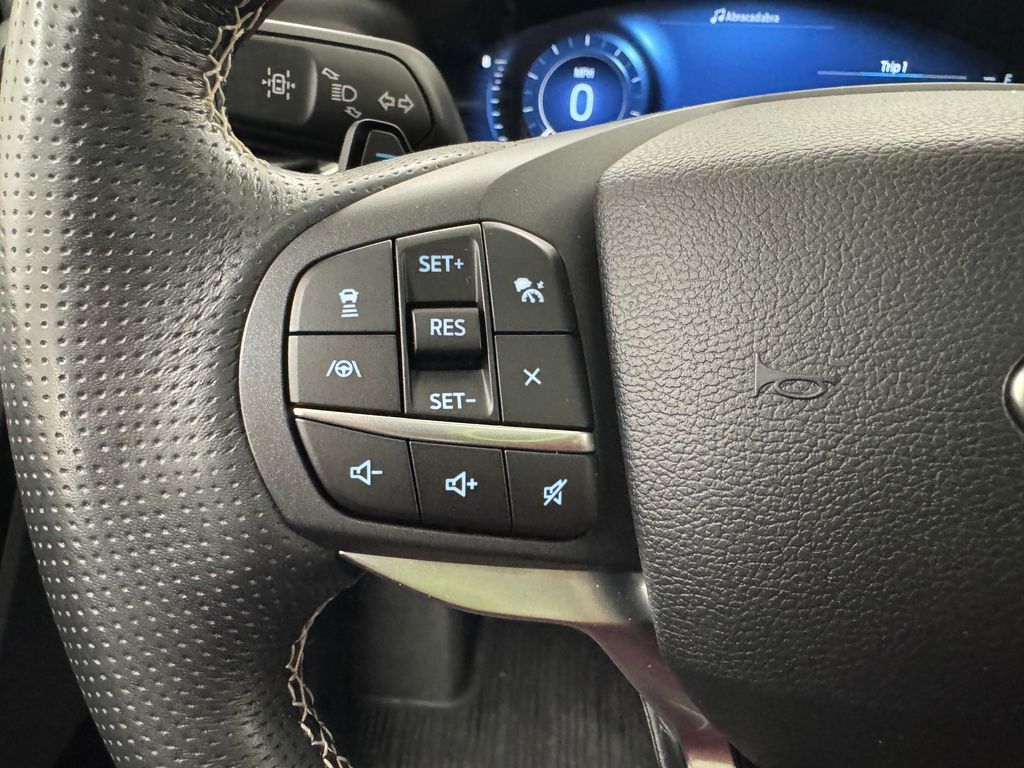 Vehicle image 28 of 43