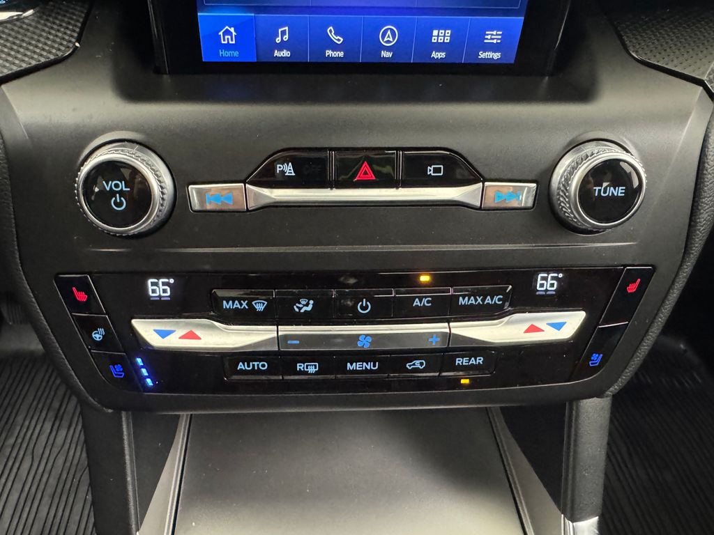 Vehicle image 23 of 43