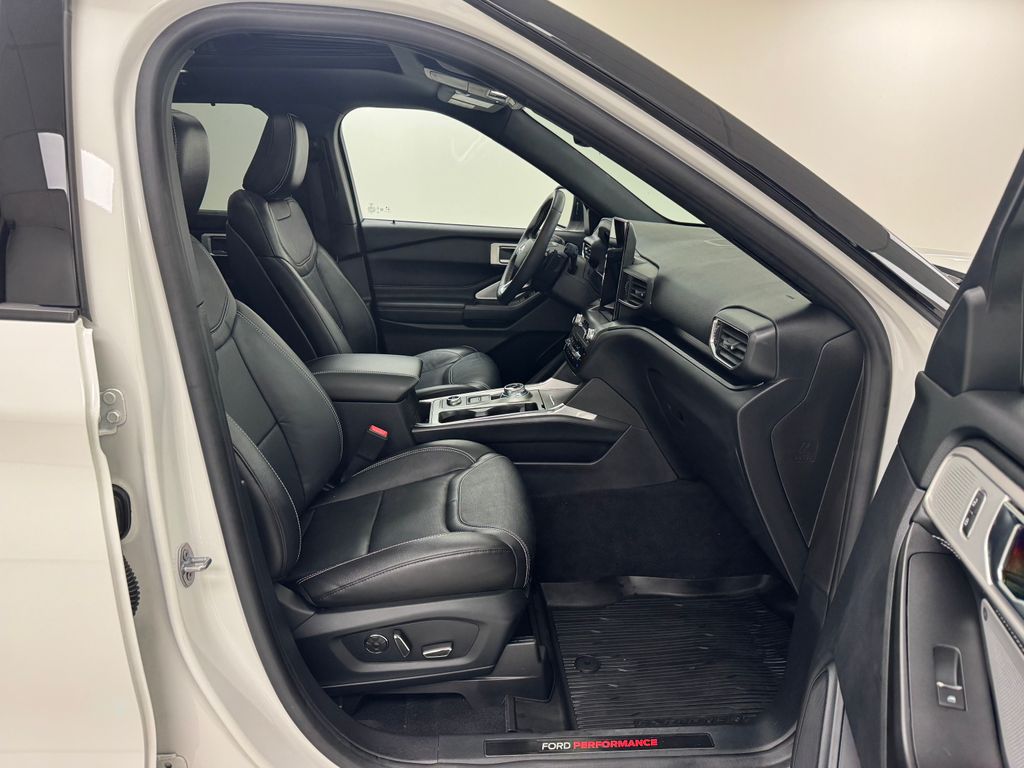 Vehicle image 13 of 43