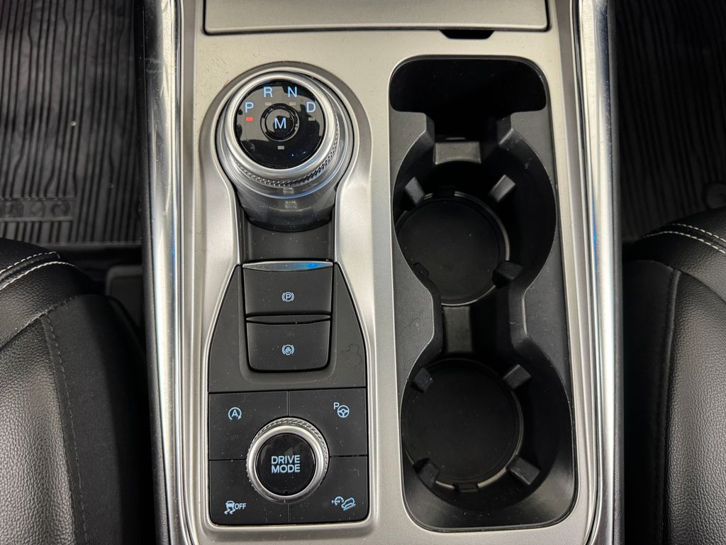 Vehicle image 25 of 43