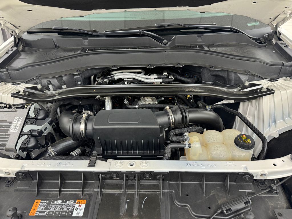 Vehicle image 31 of 43
