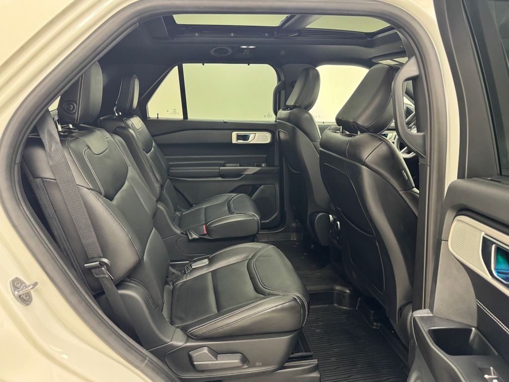 Vehicle image 15 of 43