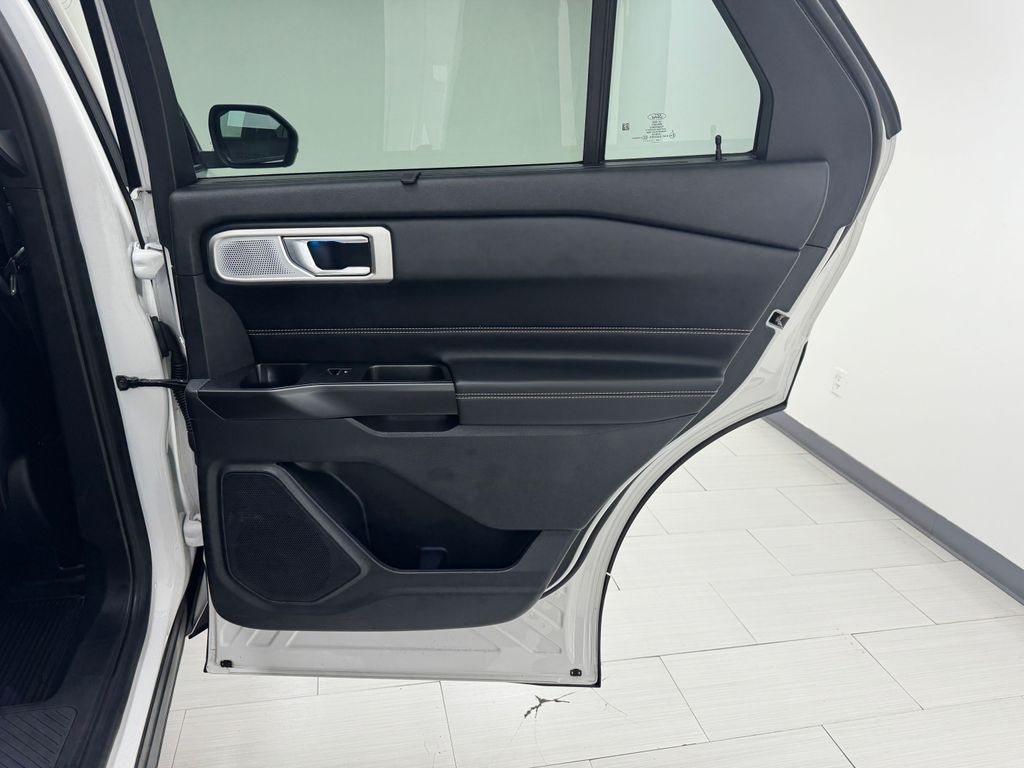 Vehicle image 14 of 43