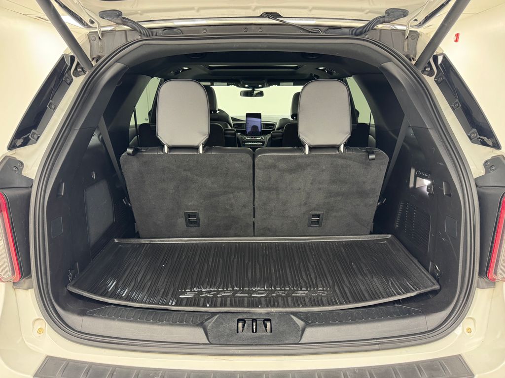 Vehicle image 37 of 43
