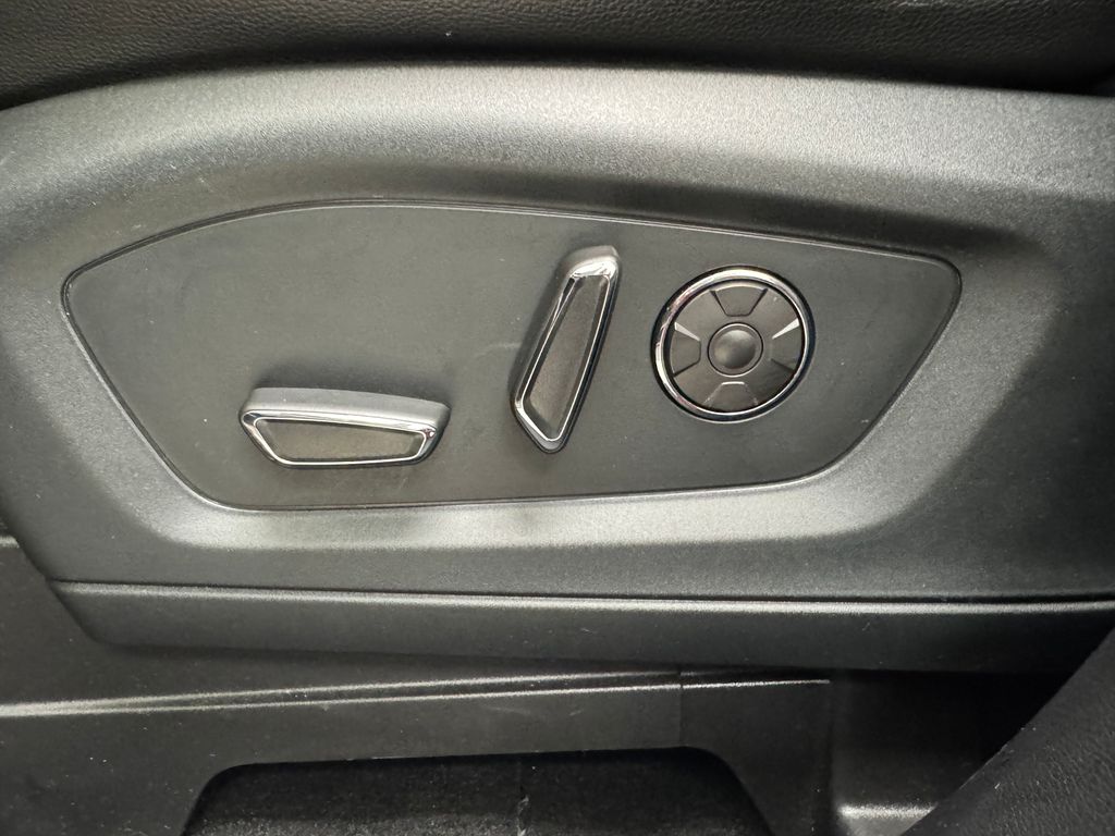 Vehicle image 36 of 43