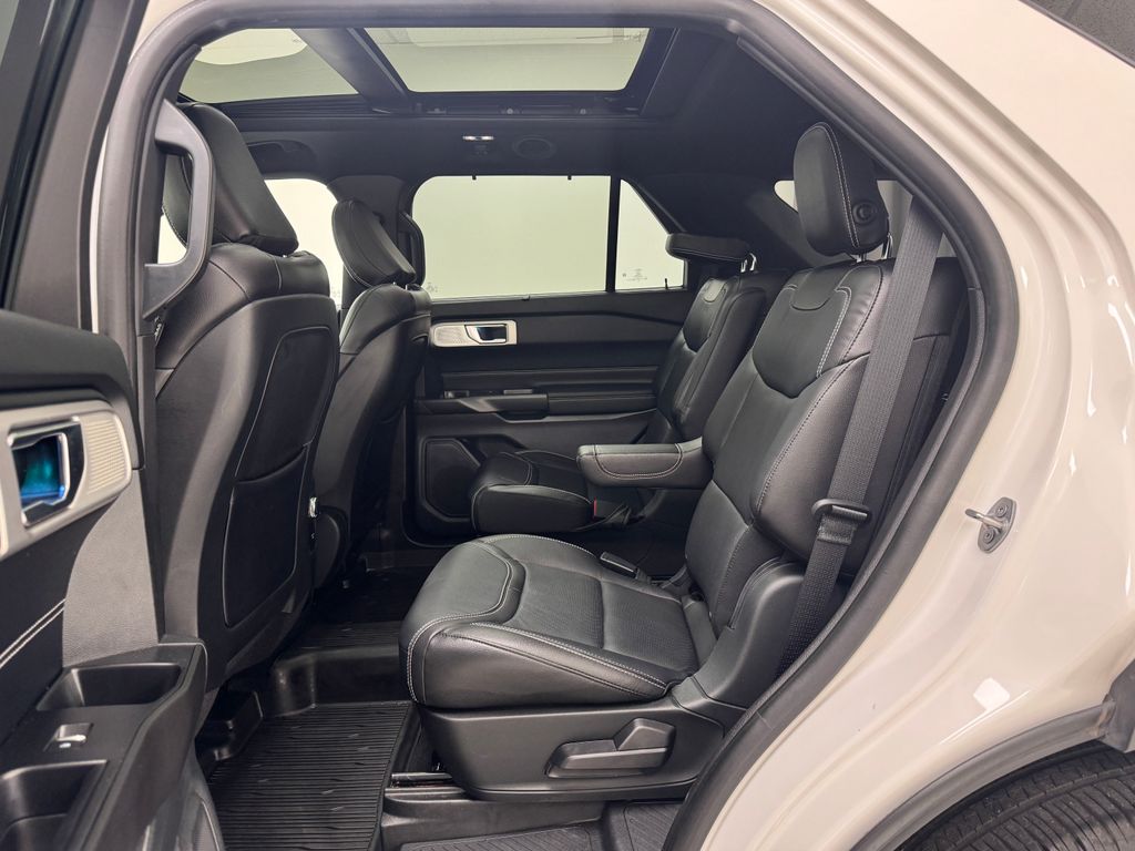 Vehicle image 10 of 43