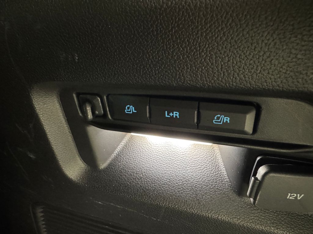 Vehicle image 39 of 43
