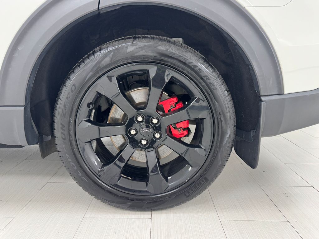 Vehicle image 40 of 43